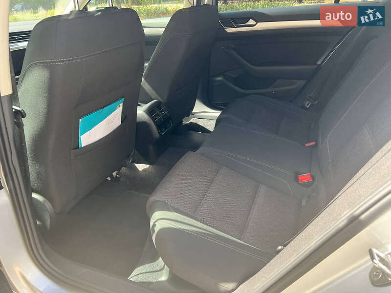 Седан Volkswagen Passat 2018 в Кривом Роге