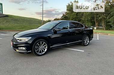 Седан Volkswagen Passat 2018 в Києві