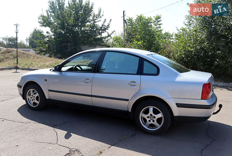 Седан Volkswagen Passat 1999 в Попельне