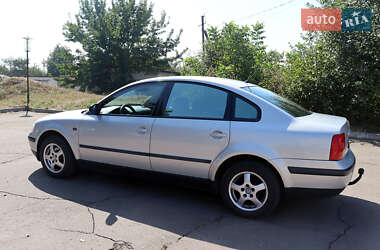 Седан Volkswagen Passat 1999 в 