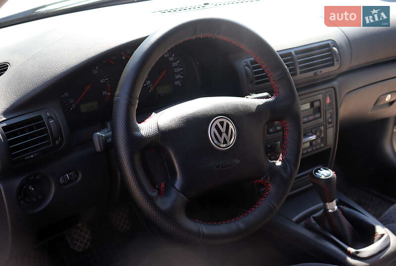 Седан Volkswagen Passat 1999 в Попельне