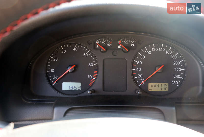 Седан Volkswagen Passat 1999 в Попельне