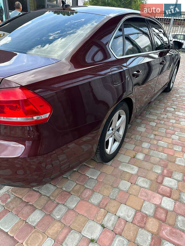 Седан Volkswagen Passat 2013 в Києві