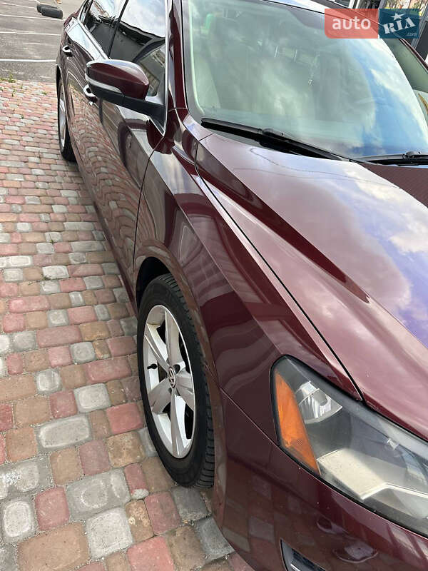 Седан Volkswagen Passat 2013 в Києві