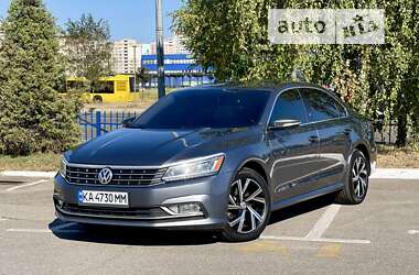 Седан Volkswagen Passat 2018 в Киеве