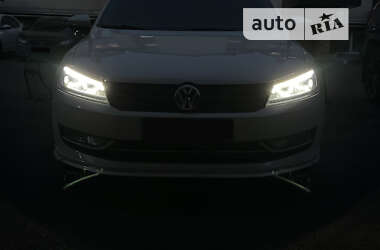 Седан Volkswagen Passat 2012 в Киеве