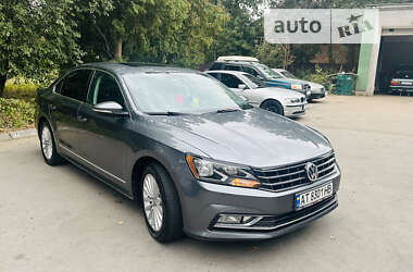 Седан Volkswagen Passat 2016 в Ивано-Франковске