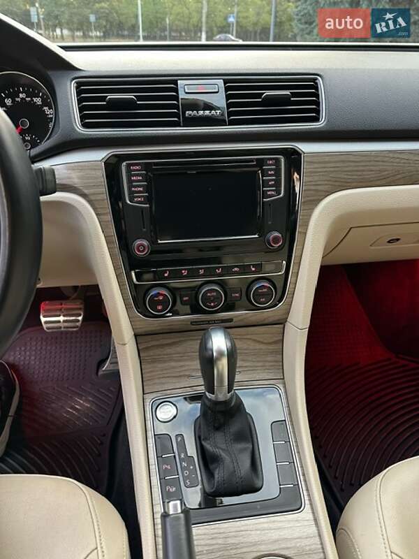 Седан Volkswagen Passat 2018 в Николаеве