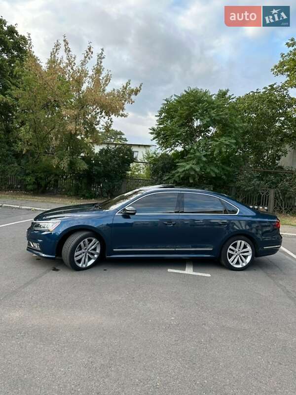 Седан Volkswagen Passat 2018 в Николаеве