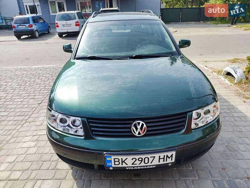 Універсал Volkswagen Passat 1998 в Рокитному