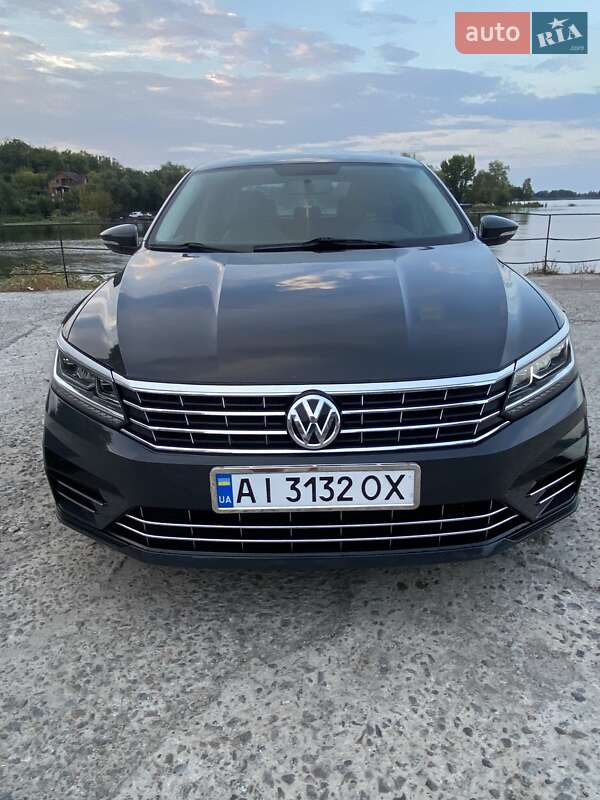 Седан Volkswagen Passat 2016 в Ржищеве