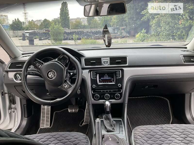 Седан Volkswagen Passat 2016 в Одессе