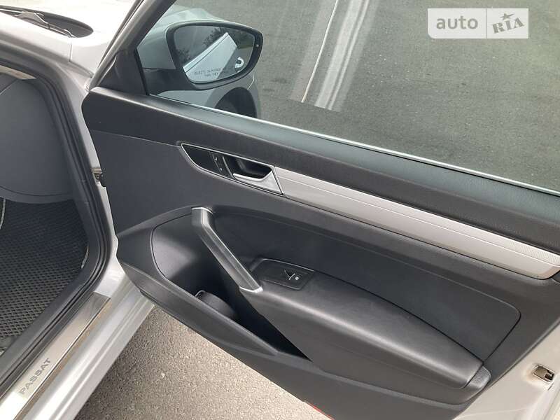 Седан Volkswagen Passat 2016 в Одессе