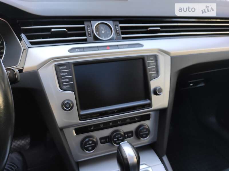 Універсал Volkswagen Passat 2017 в Львові