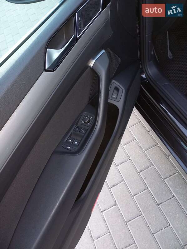 Универсал Volkswagen Passat 2018 в Калиновке фото 12 Универсал Volkswagen Passat 2018 в Калиновке