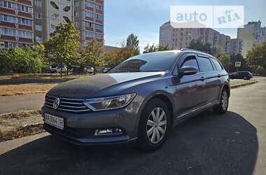 Универсал Volkswagen Passat 2015 в Киеве