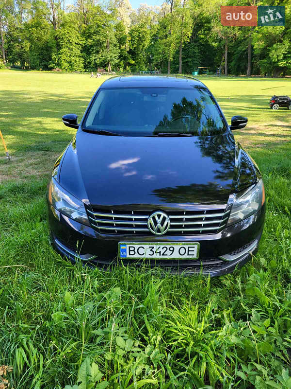 Седан Volkswagen Passat 2013 в Сокале