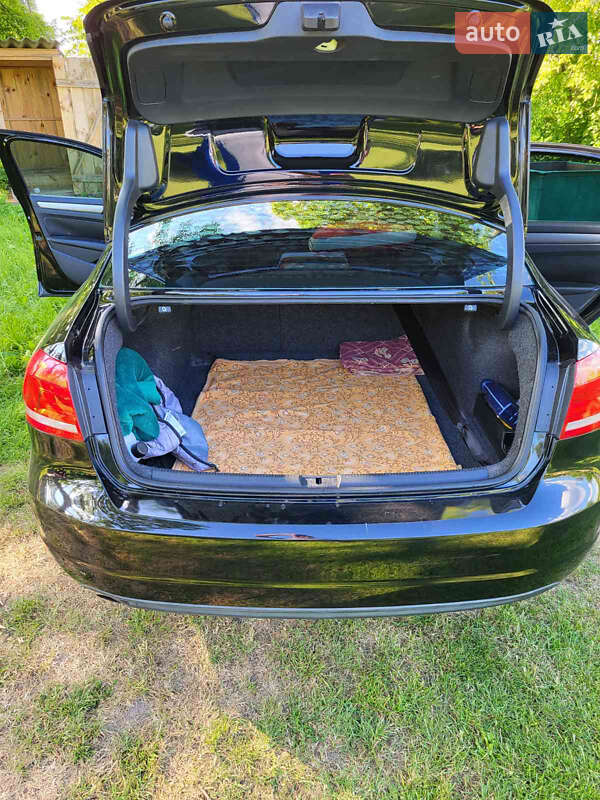 Седан Volkswagen Passat 2013 в Сокале