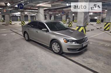 Седан Volkswagen Passat 2013 в Києві