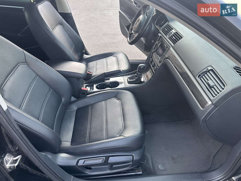 Седан Volkswagen Passat 2016 в Тернополе