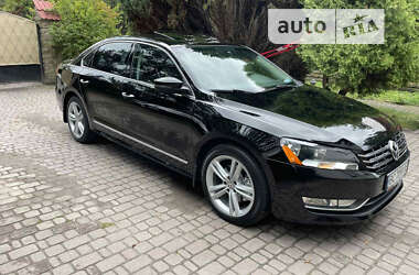 Седан Volkswagen Passat 2013 в Львові