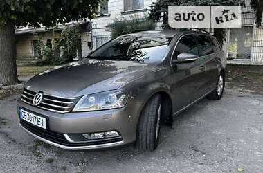 Универсал Volkswagen Passat 2011 в Ромнах