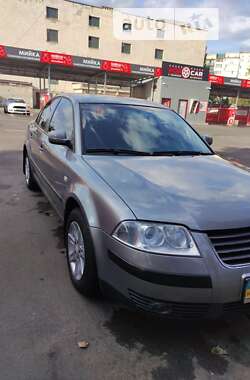 Седан Volkswagen Passat 2002 в Києві