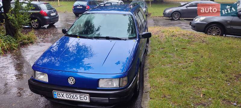 Универсал Volkswagen Passat 1992 в 