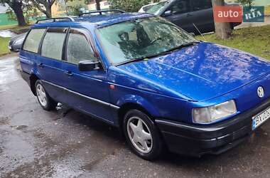 Универсал Volkswagen Passat 1992 в 