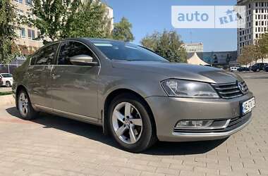 Седан Volkswagen Passat 2014 в Днепре