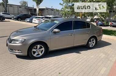 Седан Volkswagen Passat 2014 в Днепре