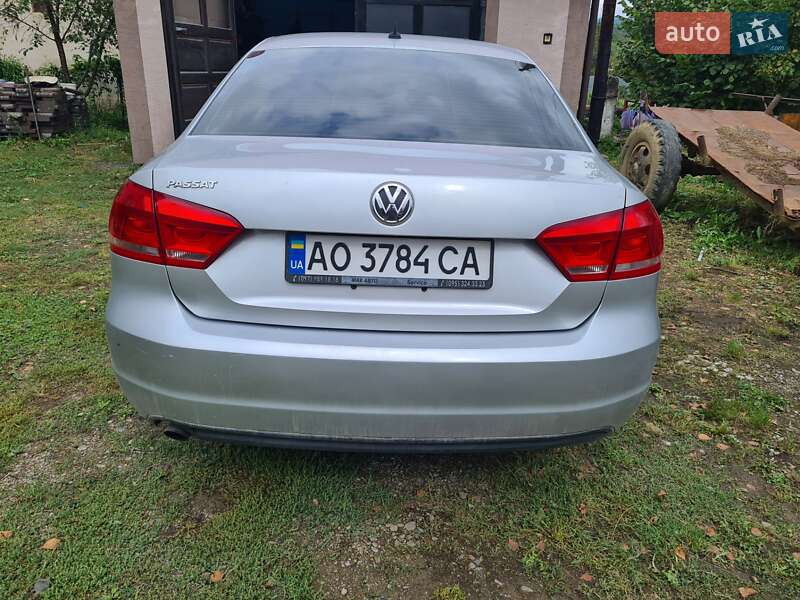 Седан Volkswagen Passat 2012 в Перечині