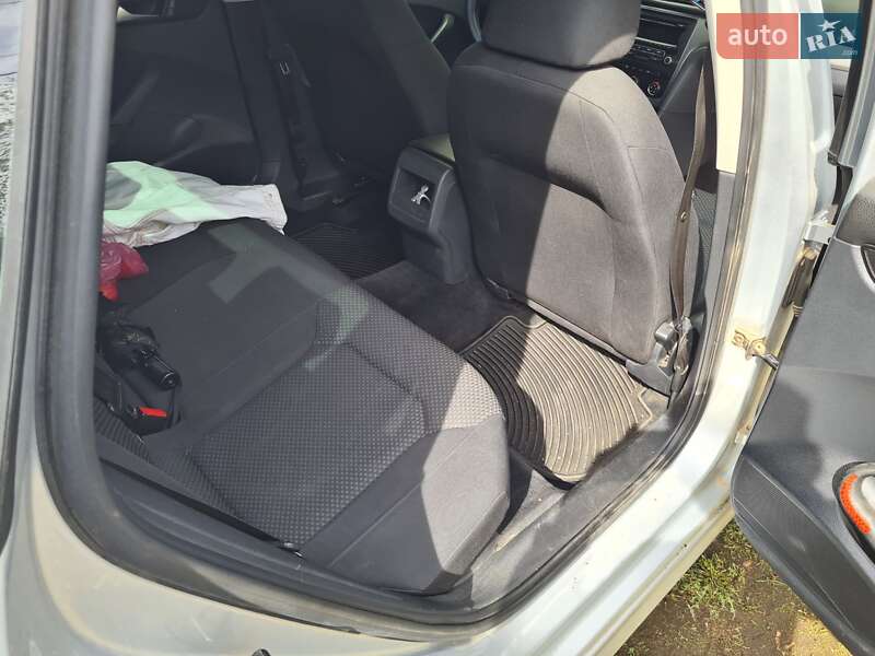 Седан Volkswagen Passat 2012 в Перечині