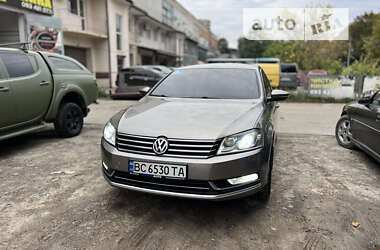 Седан Volkswagen Passat 2012 в Львове