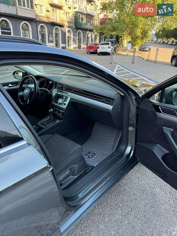 Универсал Volkswagen Passat 2015 в Днепре