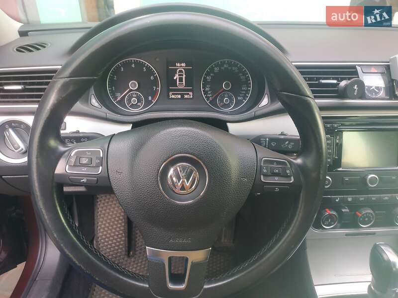 Седан Volkswagen Passat 2013 в Рокитному