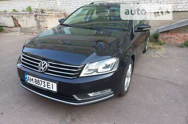 Універсал Volkswagen Passat 2012 в Житомирі