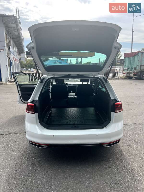 Универсал Volkswagen Passat 2021 в Харькове
