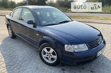 Седан Volkswagen Passat 1998 в Любомлі