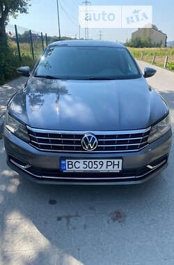 Седан Volkswagen Passat 2015 в Киеве