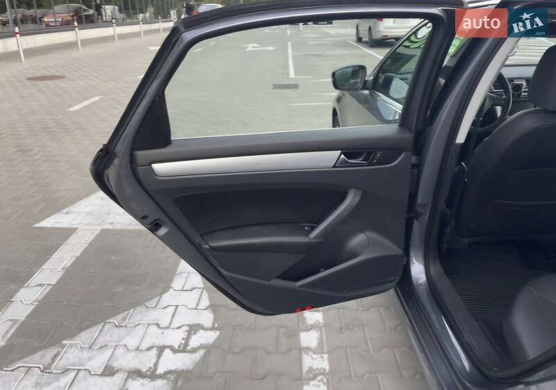 Седан Volkswagen Passat 2013 в Киеве