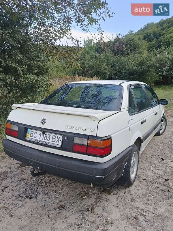 Седан Volkswagen Passat 1988 в Брюховичах