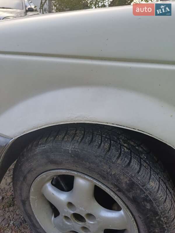 Седан Volkswagen Passat 1988 в Брюховичах