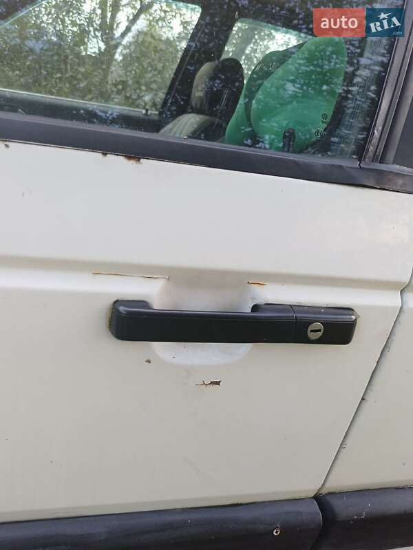 Седан Volkswagen Passat 1988 в Брюховичах