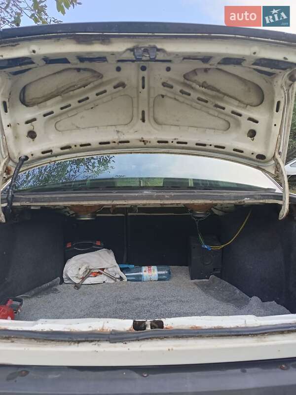 Седан Volkswagen Passat 1988 в Брюховичах