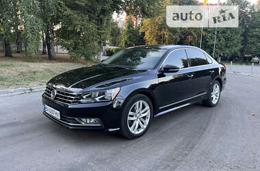 Седан Volkswagen Passat 2015 в Хмельницькому