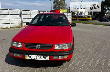 Седан Volkswagen Passat 1995 в Львові