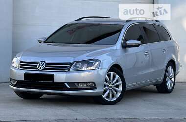 Універсал Volkswagen Passat 2012 в Сарнах