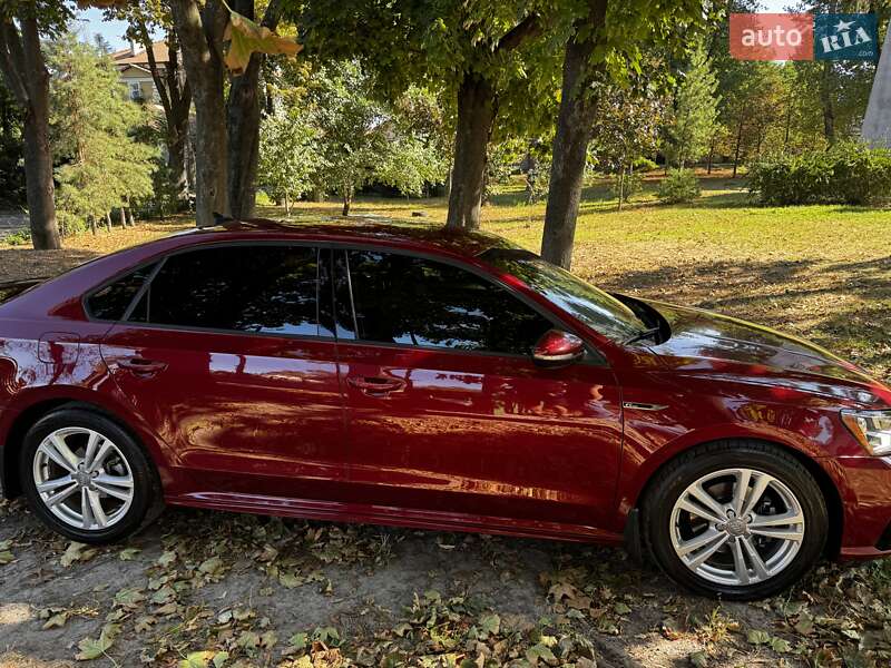Седан Volkswagen Passat 2018 в Киеве