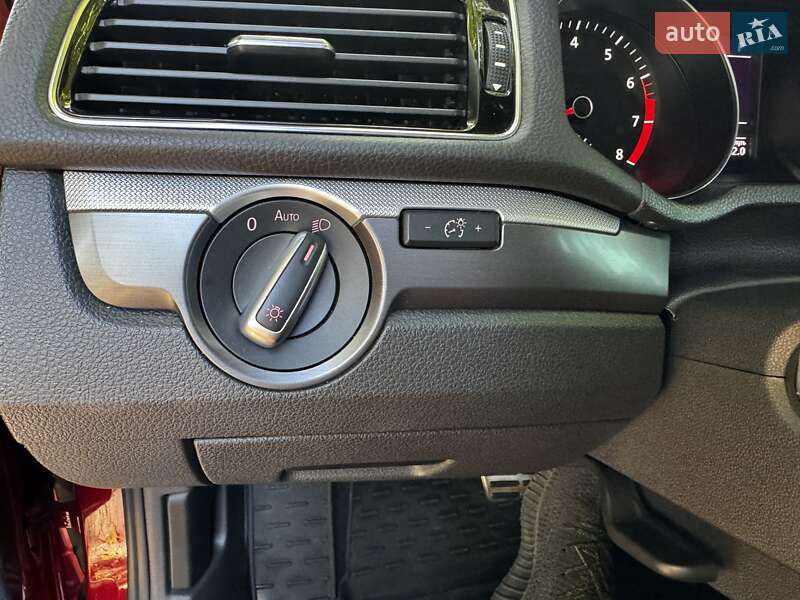 Седан Volkswagen Passat 2018 в Киеве